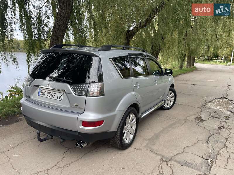 Внедорожник / Кроссовер Mitsubishi Outlander 2011 в Ровно