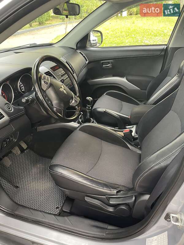 Внедорожник / Кроссовер Mitsubishi Outlander 2011 в Ровно
