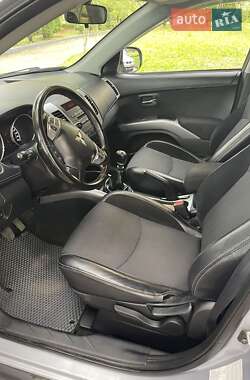Внедорожник / Кроссовер Mitsubishi Outlander 2011 в 