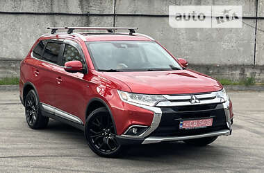 Позашляховик / Кросовер Mitsubishi Outlander 2017 в Києві