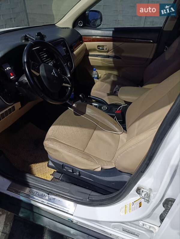 Позашляховик / Кросовер Mitsubishi Outlander 2013 в Білій Церкві