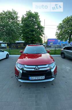 Позашляховик / Кросовер Mitsubishi Outlander 2017 в Києві