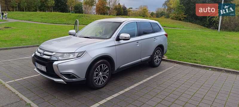 Внедорожник / Кроссовер Mitsubishi Outlander 2015 в Львове