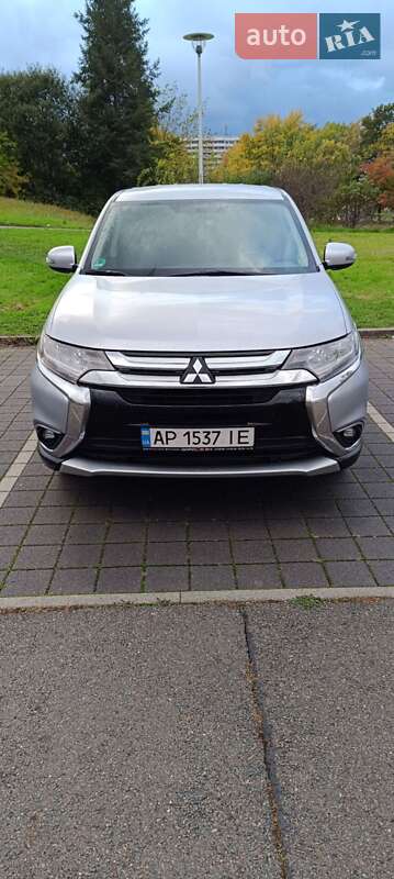 Внедорожник / Кроссовер Mitsubishi Outlander 2015 в Львове