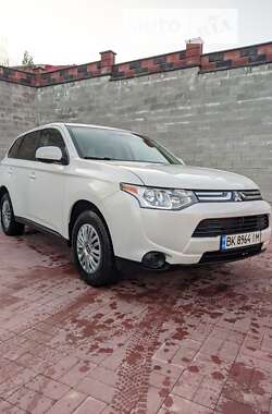 Позашляховик / Кросовер Mitsubishi Outlander 2013 в Рівному