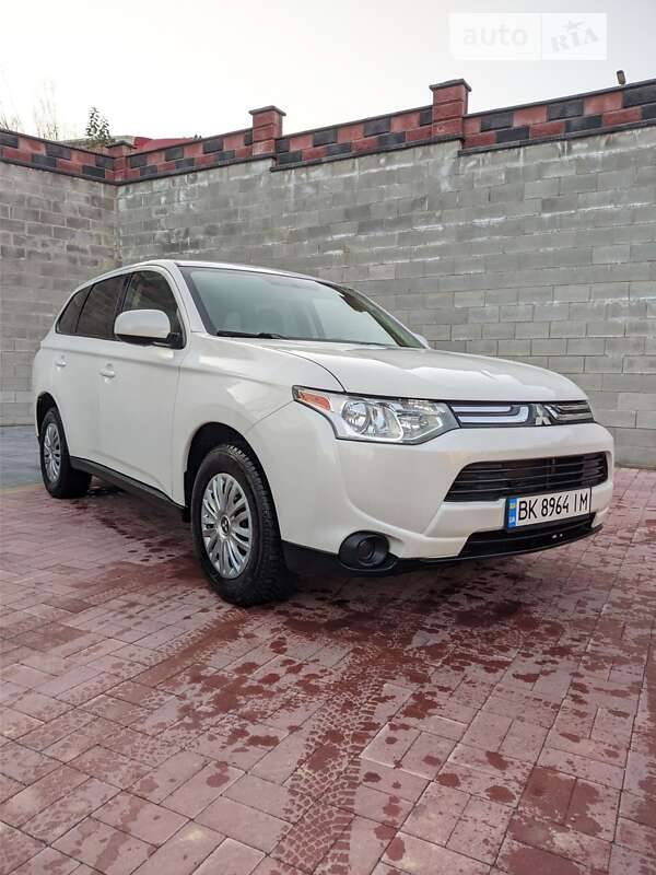 Позашляховик / Кросовер Mitsubishi Outlander 2013 в Рівному