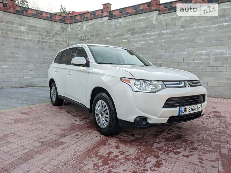 Позашляховик / Кросовер Mitsubishi Outlander 2013 в Рівному