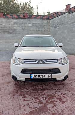 Позашляховик / Кросовер Mitsubishi Outlander 2013 в Рівному