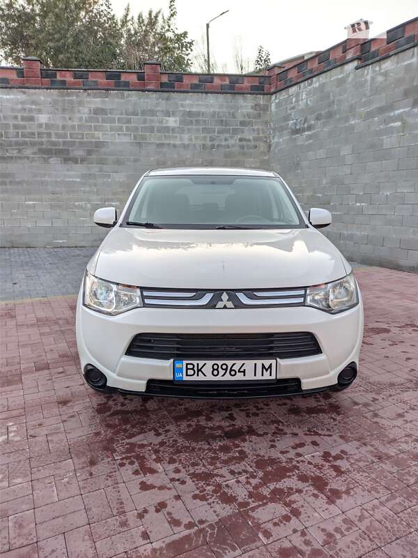 Позашляховик / Кросовер Mitsubishi Outlander 2013 в Рівному