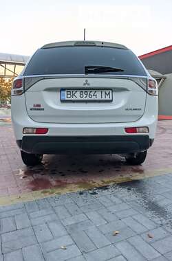 Позашляховик / Кросовер Mitsubishi Outlander 2013 в Рівному