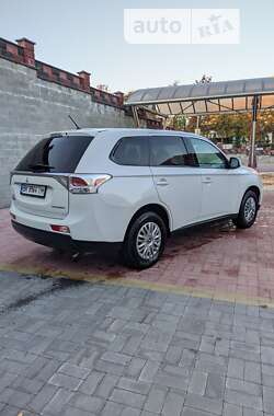 Позашляховик / Кросовер Mitsubishi Outlander 2013 в Рівному
