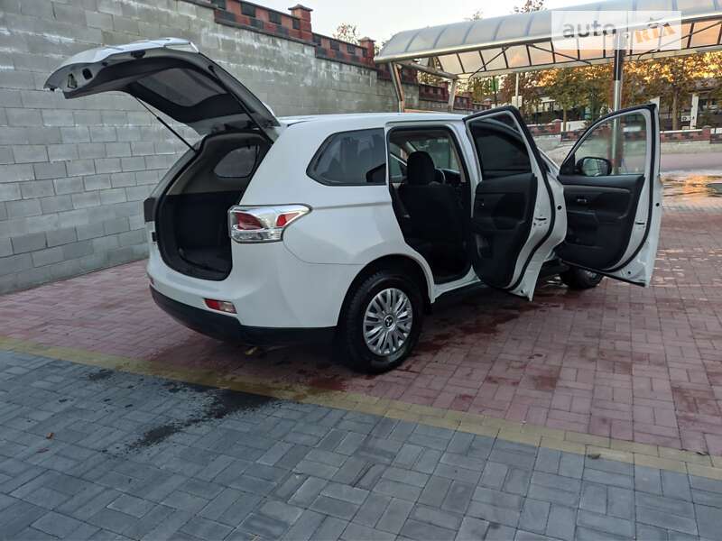 Позашляховик / Кросовер Mitsubishi Outlander 2013 в Рівному