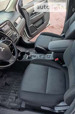 Позашляховик / Кросовер Mitsubishi Outlander 2013 в Рівному