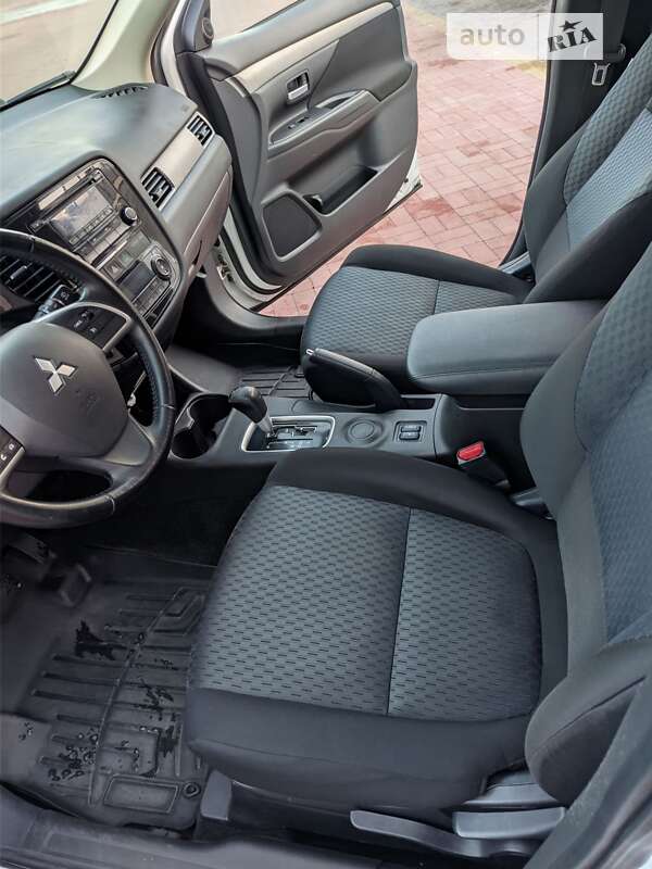 Позашляховик / Кросовер Mitsubishi Outlander 2013 в Рівному