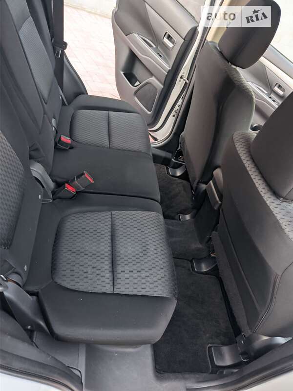 Позашляховик / Кросовер Mitsubishi Outlander 2013 в Рівному
