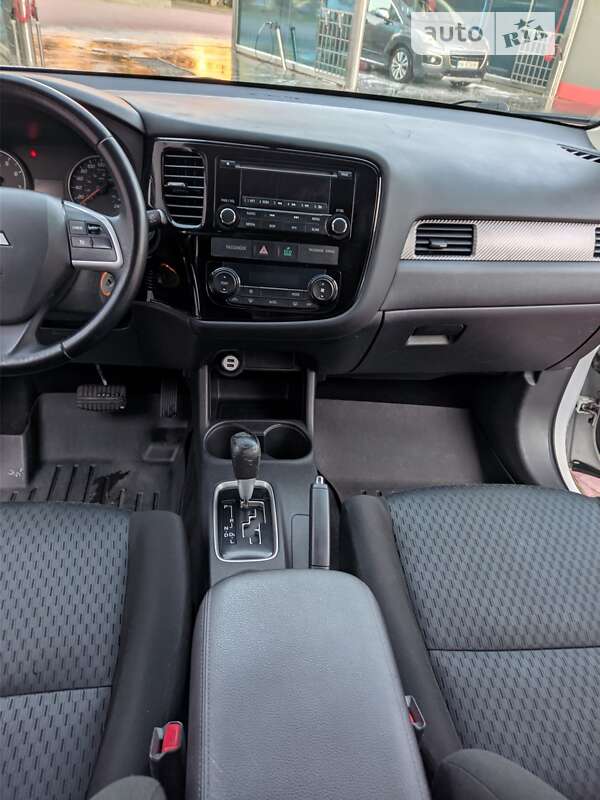 Позашляховик / Кросовер Mitsubishi Outlander 2013 в Рівному