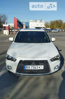 Внедорожник / Кроссовер Mitsubishi Outlander 2011 в Харькове