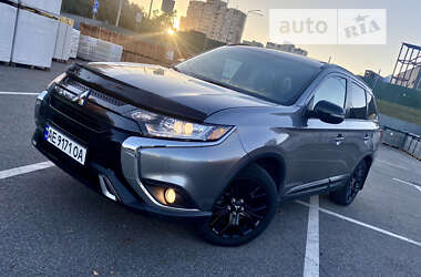 Позашляховик / Кросовер Mitsubishi Outlander 2019 в Києві