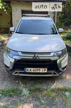 Позашляховик / Кросовер Mitsubishi Outlander 2019 в Києві