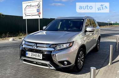 Позашляховик / Кросовер Mitsubishi Outlander 2020 в Києві