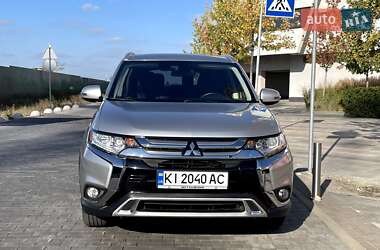 Внедорожник / Кроссовер Mitsubishi Outlander 2020 в Киеве