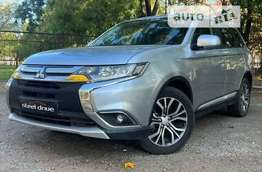 Позашляховик / Кросовер Mitsubishi Outlander 2016 в Миколаєві