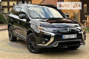 Позашляховик / Кросовер Mitsubishi Outlander 2018 в Львові