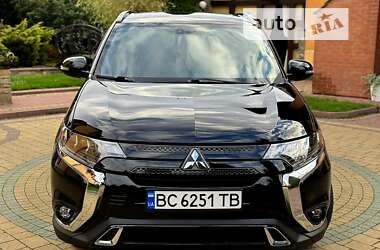 Позашляховик / Кросовер Mitsubishi Outlander 2018 в Львові