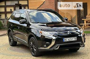 Позашляховик / Кросовер Mitsubishi Outlander 2018 в Львові