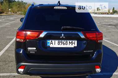 Позашляховик / Кросовер Mitsubishi Outlander 2018 в 