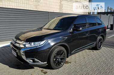 Позашляховик / Кросовер Mitsubishi Outlander 2018 в 