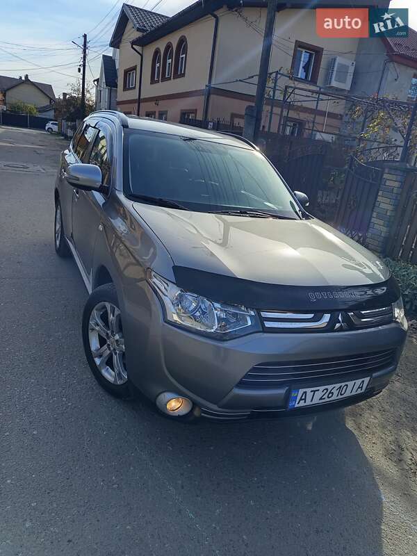 Внедорожник / Кроссовер Mitsubishi Outlander 2012 в Ивано-Франковске
