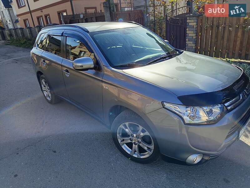 Внедорожник / Кроссовер Mitsubishi Outlander 2012 в Ивано-Франковске