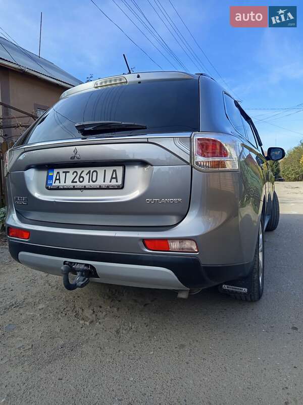 Внедорожник / Кроссовер Mitsubishi Outlander 2012 в Ивано-Франковске