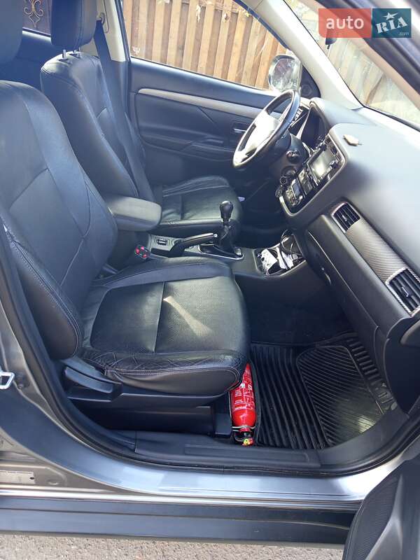 Внедорожник / Кроссовер Mitsubishi Outlander 2012 в Ивано-Франковске