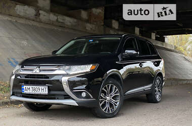 Внедорожник / Кроссовер Mitsubishi Outlander 2015 в Житомире