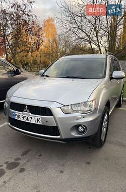 Внедорожник / Кроссовер Mitsubishi Outlander 2011 в 