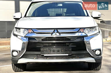 Внедорожник / Кроссовер Mitsubishi Outlander 2016 в Киеве