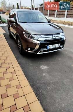 Позашляховик / Кросовер Mitsubishi Outlander 2020 в Києві