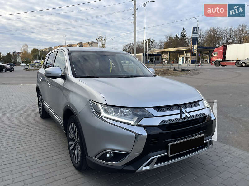 Внедорожник / Кроссовер Mitsubishi Outlander 2019 в Полтаве