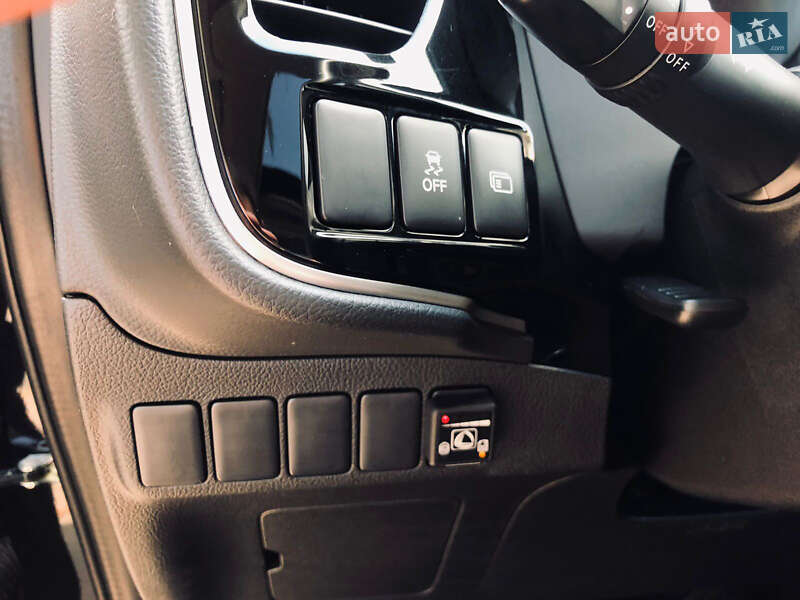Внедорожник / Кроссовер Mitsubishi Outlander 2017 в Одессе