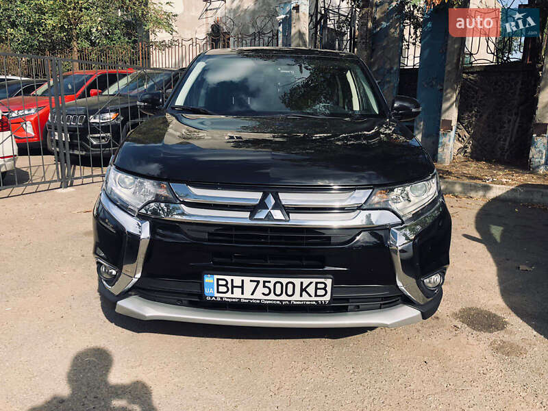 Внедорожник / Кроссовер Mitsubishi Outlander 2017 в Одессе