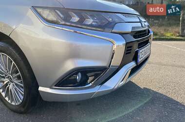 Внедорожник / Кроссовер Mitsubishi Outlander 2021 в Киеве