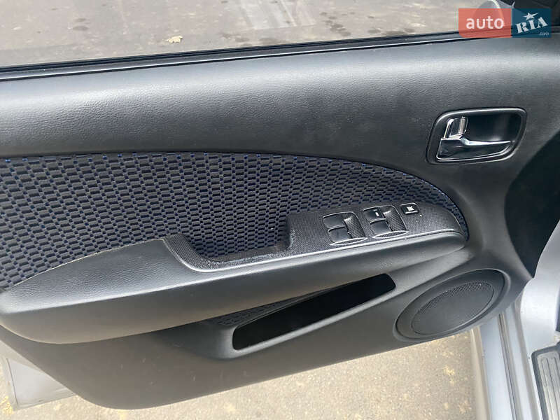 Внедорожник / Кроссовер Mitsubishi Outlander 2007 в Луцке
