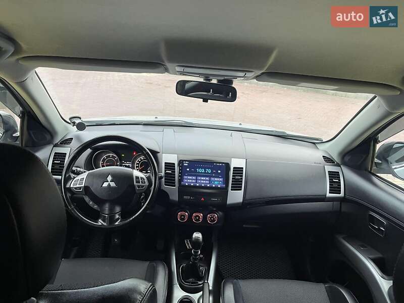Внедорожник / Кроссовер Mitsubishi Outlander 2011 в Ровно