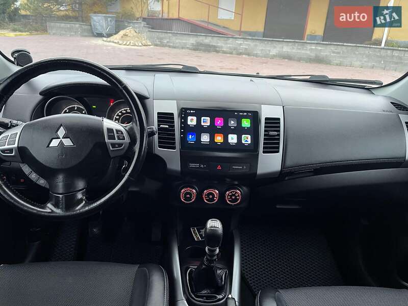 Внедорожник / Кроссовер Mitsubishi Outlander 2011 в Ровно