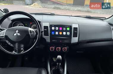 Внедорожник / Кроссовер Mitsubishi Outlander 2011 в 