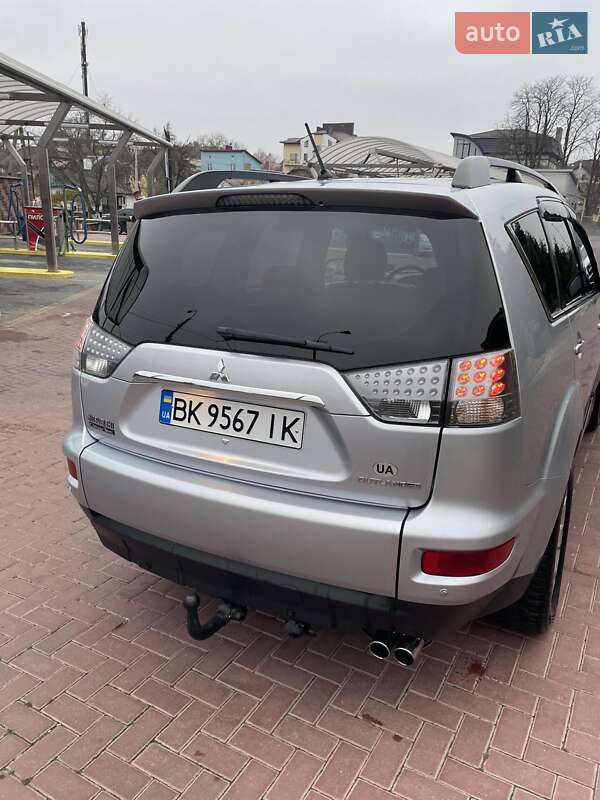 Внедорожник / Кроссовер Mitsubishi Outlander 2011 в Ровно