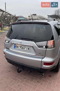 Внедорожник / Кроссовер Mitsubishi Outlander 2011 в 