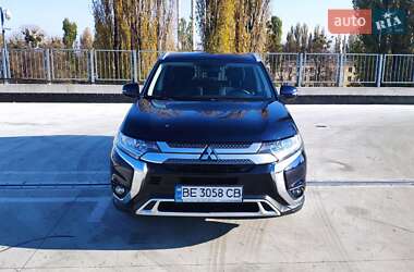 Позашляховик / Кросовер Mitsubishi Outlander 2018 в Києві